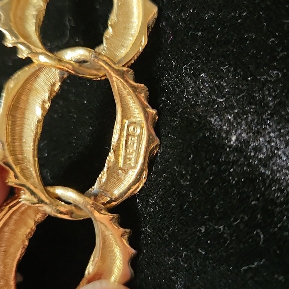 NAPIER bracelet and clip on earrings set - Picture 5 of 6